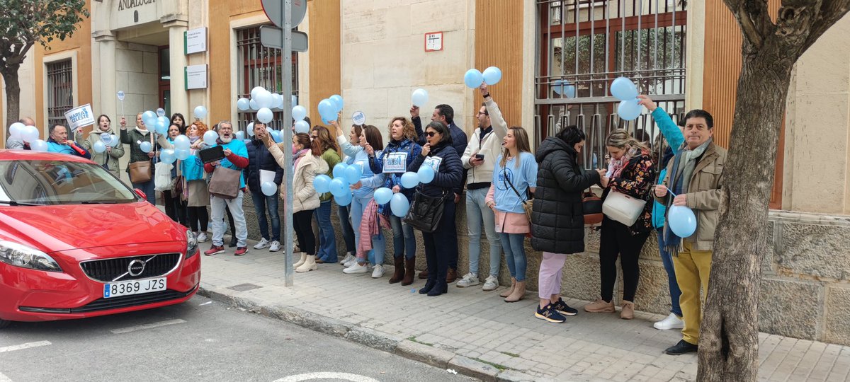 FSIEJAEN's tweet photo. FSIE JAEN ha estado apoyando a las compañeras y compañeros de la #MareaCeleste en defensa del sector de la Educación Infantil 0-3 años en Andalucía. @plataformaticei 
#FSIEtuVoz #CompromisoFSIE #FSIEdedicadosAti https://t.co/FhBsxCSKoP