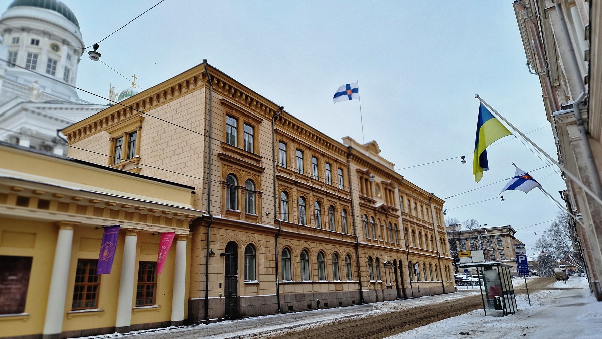 Tasan vuosi sitten Venäjä käynnisti hyökkäyssodan Ukrainaan. Suomi on alusta asti tuominnut hyökkäyksen ja tukenut Ukrainaa.

Suomen tuki jatkuu vankkumattomana niin kauan kuin tarpeen. Tietoa hallinnonalamme toimista Ukrainan tukemiseksi viidessä ketjussa ⬇️

#StandWithUkraine