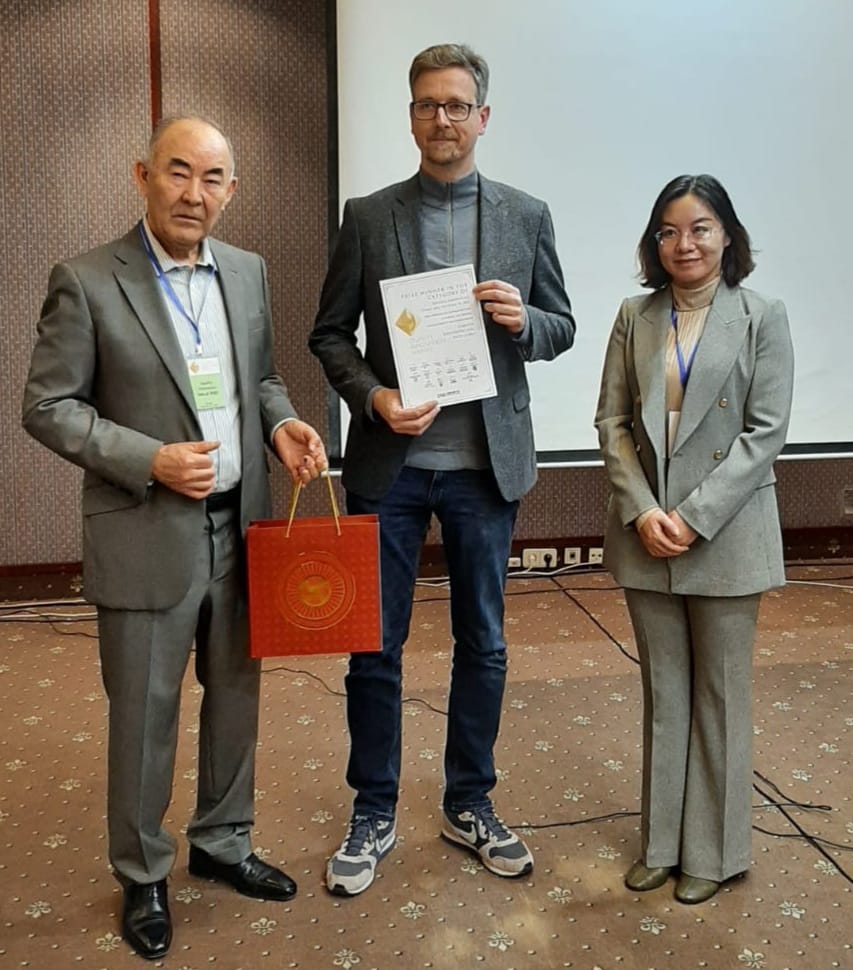IVACE+i (@gvaivace) on Twitter photo #Kazajistan. Damos la enhorabuena a <a href="/DarwinBioprosp/">DARWIN Bioprospecting Excellence</a> por el #PremioQIA internacional como una de las #pymes➕innovadoras del🌏por el uso de técnicas pioneras para el cultivo de microrganismos con usos industriales
<a href="/Sebastia_Jordi/">Jordi Sebastià</a> <a href="/rafacliment_/">Rafa Climent</a> <a href="/Julia_company/">Julia Company</a> <a href="/CentrosCex/">Centros Excelencia</a> <a href="/seimedcv/">EEN_SEIMED</a> #Kazajistan. Damos la enhorabuena a <a href="/DarwinBioprosp/">DARWIN Bioprospecting Excellence</a> por el #PremioQIA internacional como una de las #pymes➕innovadoras del🌏por el uso de técnicas pioneras para el cultivo de microrganismos con usos industriales
<a href="/Sebastia_Jordi/">Jordi Sebastià</a> <a href="/rafacliment_/">Rafa Climent</a> <a href="/Julia_company/">Julia Company</a> <a href="/CentrosCex/">Centros Excelencia</a> <a href="/seimedcv/">EEN_SEIMED</a>