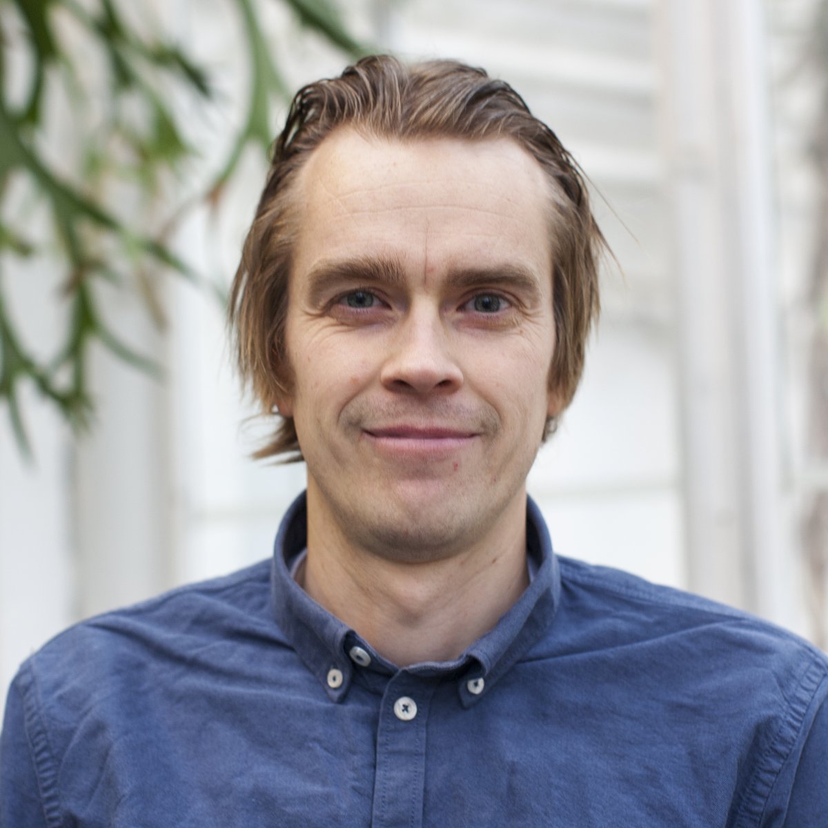 P3HeiaFotball's tweet image. Oooooh gjest!

Neste uke blir det en spesiell episode med en nydelig og Brageprisnominert gjest!

Har dere spørsmål til fotballbokforfatter og Forfatterlandslagssjef @PederSamdal så er det bare å gå på skudd i kommentarfeltet eller sende oss et epos på heiafotball@nrk.no