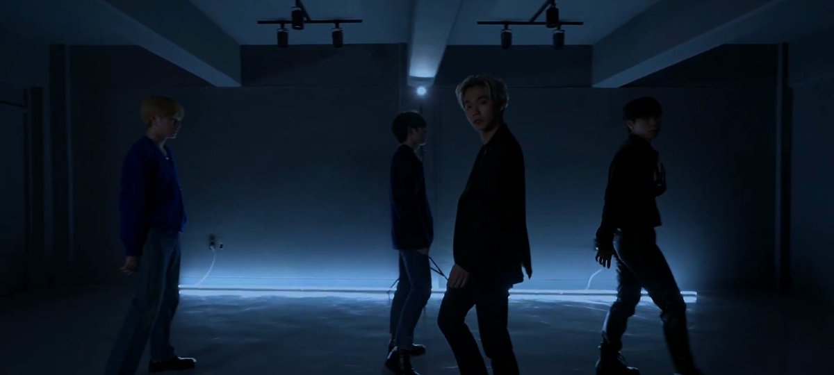 withus_fanpage's tweet photo. my screenshots don't do them justice so go watch the new @withus_official Love Shot cover 💚 https://t.co/PD4TXD1DpW