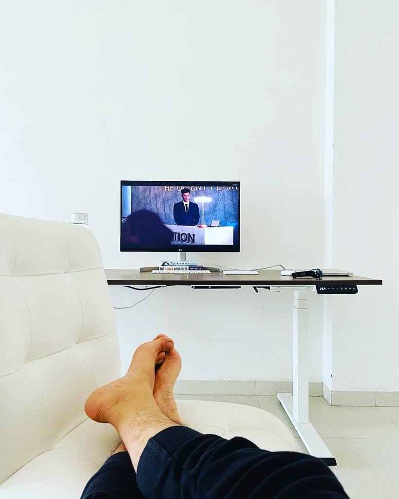 RiXOJcom's tweet photo. Taking a break from the daily grind,
I indulge in a web series that blows my mind.
A moment of respite, a moment of peace,
A moment to unwind, a moment to release.

With every episode, I feel inspired,
To chase my dreams, to never get tired.
To take on challenges, to push th… https://t.co/q7QUrbxyLh