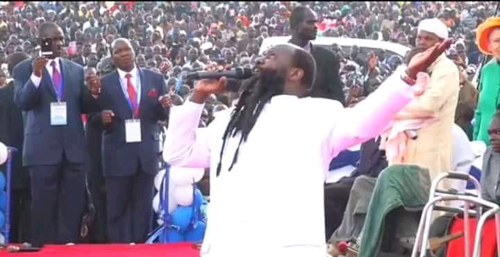 Msoo37726387's tweet photo. There is no way one can try to counterfeit this,, Even the little of babes knows who has the authority of GOD to open heaven,,,, Kenya now knows better.
#BibleWonderRevived https://t.co/KK4iNDkugw