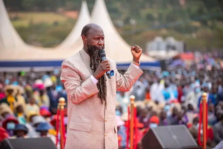 Msoo37726387's tweet photo. There is no way one can try to counterfeit this,, Even the little of babes knows who has the authority of GOD to open heaven,,,, Kenya now knows better.
#BibleWonderRevived https://t.co/KK4iNDkugw