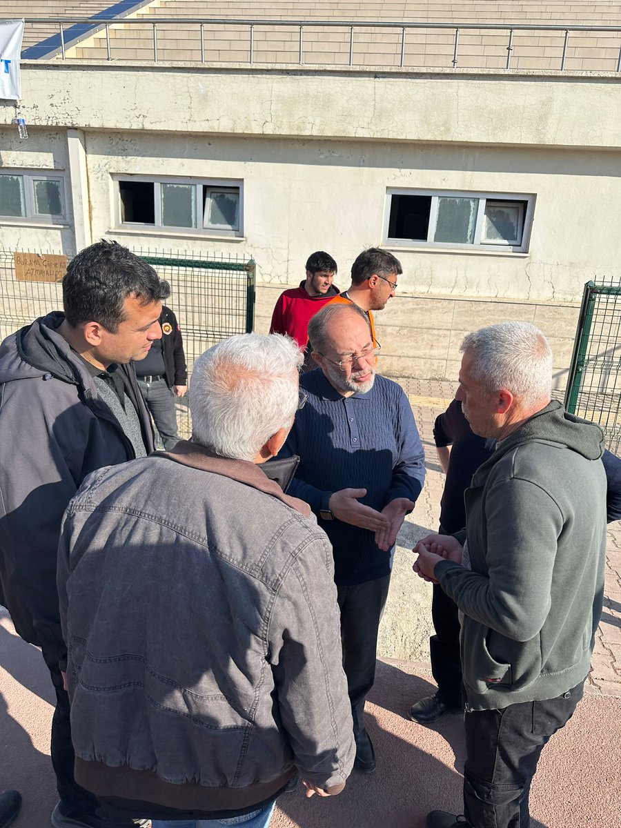 mehmetkeklik94's tweet photo. Sağlık eski Bakanımız Sn. Recep Akdağ'ın koordinesinde Kahramanmaraş ilimizde  geçici barınma amacıyla kurulan yerlerde vatandaşlarımızın duş, wc ve hijyen malzemeleri ihtiyaçlarını karşılamaya gayret ediyoruz. Devletimiz çok şükür afet bölgesinde her konuda yaraları sarıyor. https://t.co/jLAeBpDhBq