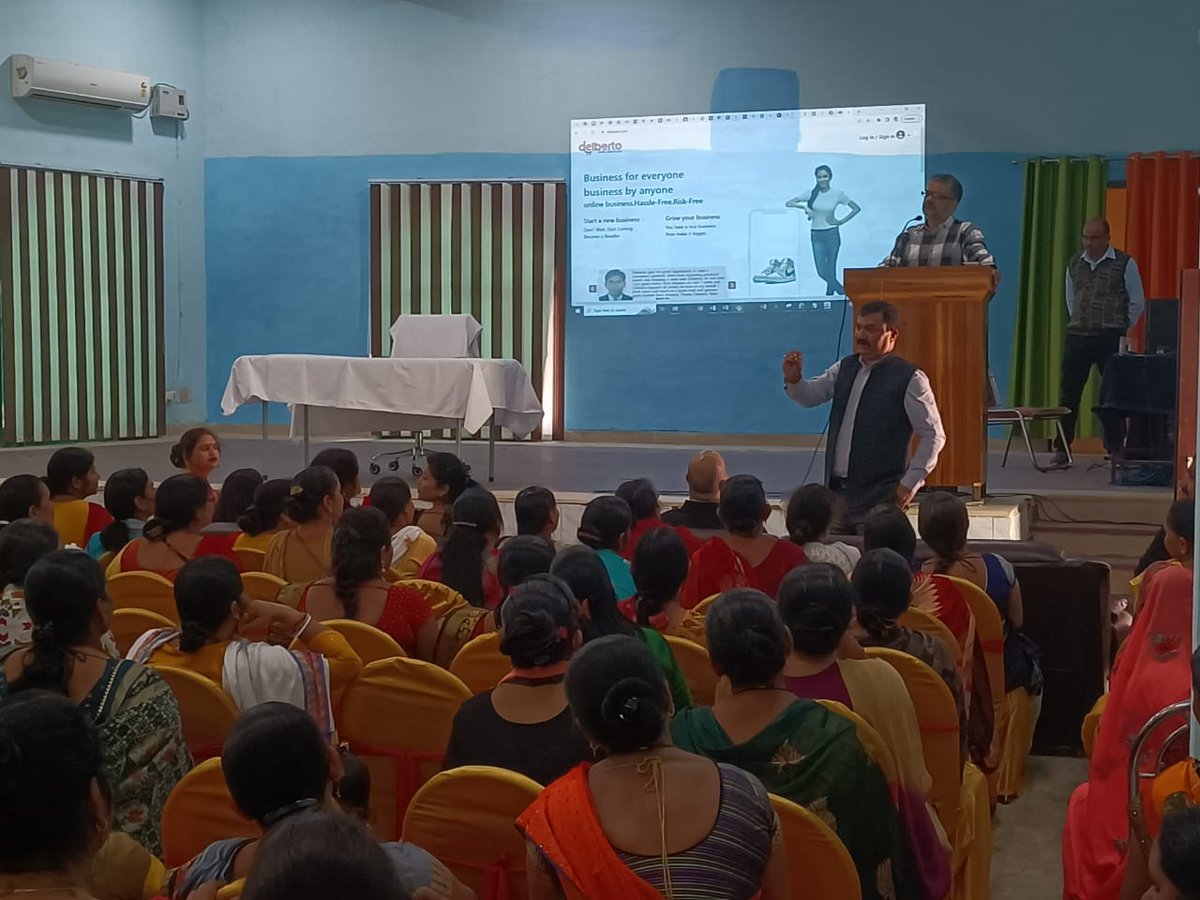 श्री प्रभाकर त्रिपाठी,DIGP,GC CRPF PRYJ 
एवं श्रीमती पूनम त्रिपाठी,(RCWA),PRYJ की अध्यक्षता में श्री प्रतीक कुमार,CEO,Delberto Company द्वारा डिजिटल क्रांति एवं डिजिटल मार्केटिंग पर विस्तृत रूप से चर्चा करते हुए उपस्थित जवानों एवं अधिकारिओं व परिवारजनों को सतर्क एवं जागरूक किया l