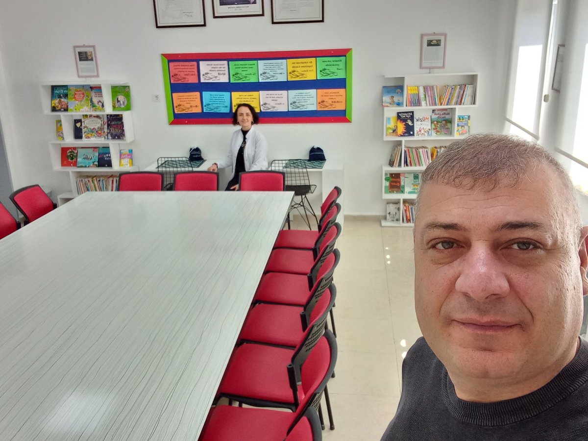 fcl_k's tweet photo. Okulumuz Sınıf Öğretmeni Eylem GÖK KOÇ ' un aracılığıyla mevcut kütüphanemizin mobilyaları yenilenmiş ve 1000 adet kitap kütüphanemize kazandırılmıştır. Öğretmenimize ve hayırseverimize teşekkür ederiz. @nesrin_kakirman @S_GuvenYILMAZ @Salim_Oguz @omrscbn @EserogluNuray https://t.co/AknVVO0yuv