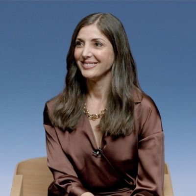 La escritora <a href="/EspidoFreire/">Espido Freire</a> , hija de emigrantes gallegos nacida en #Bizkaia , hablará de lo que supone crecer a caballo entre 2 culturas y la manera que eso ha afectado a su percepción de la #mujer

📅28 de febrero
📍 @bbnnbizkaia (Hurtado de Amézaga, 6)
Entrada libre y gratuita.