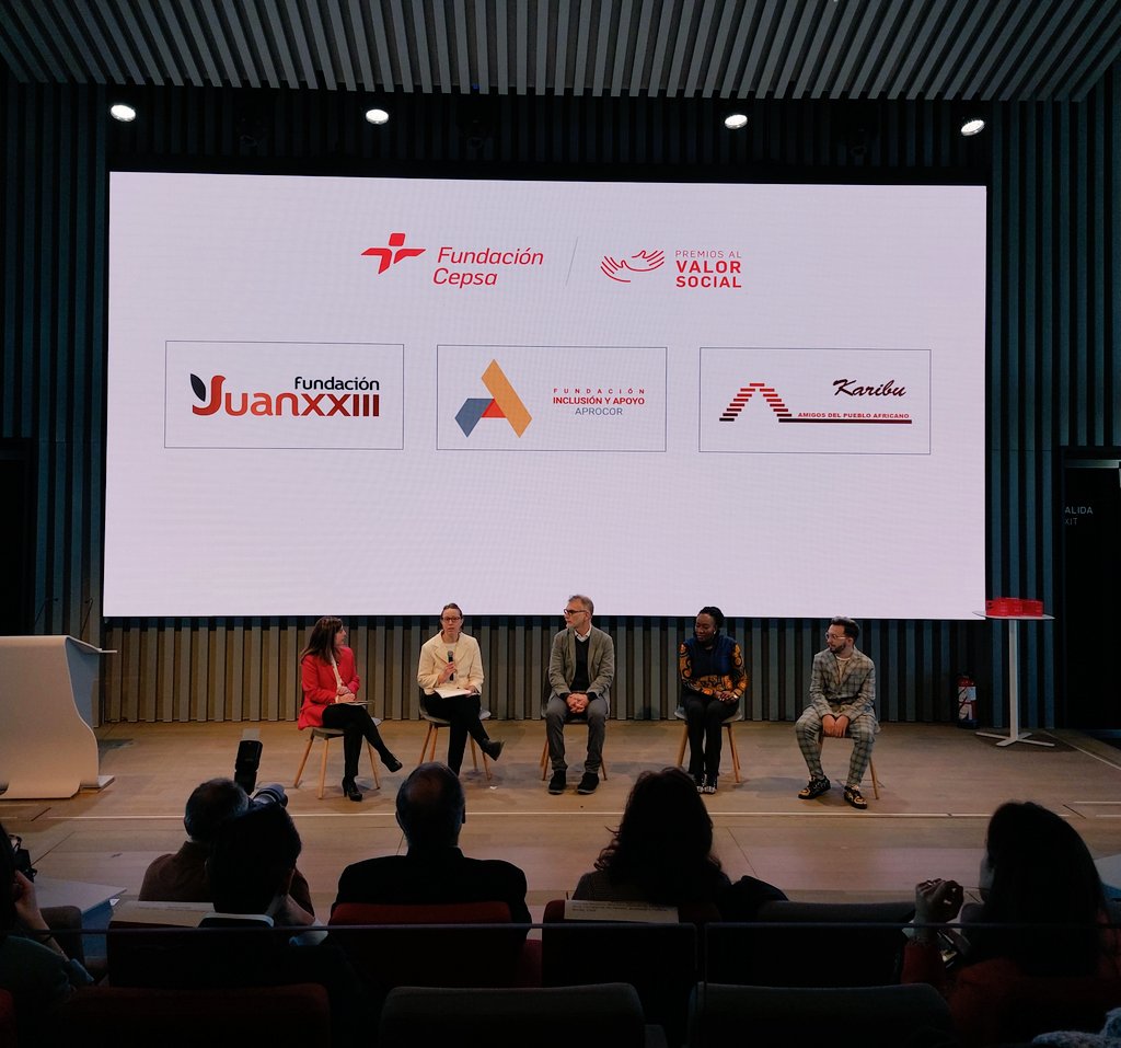 Nos sentimos muy orgullos@s hoy al recibir el Premio al Valor Social de Fundación <a href="/Cepsa/">XXXXXXXX</a> por nuestro proyecto "CEPSA y APADIS, juntos por la Economía Circular"
Un reconocimiento de la labor que son capaces de hacer las personas con discapacidad intelectual por la sostenibilidad.