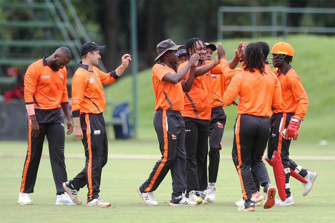 cricket_eagles's tweet photo. #Match11 - At Old Hararians Sports #SupportTheEagles Rhinos set 171/8 in 20 overs
Eagles 23/2 (3 ov)
(Welch 12*, Marumani 9; Dzikiti 3/16, Parkinson 2/22, Falao 2/32)
#T20Fiesta | #ComeAndCheer | #EAGvRHI https://t.co/zMfMdeF67x