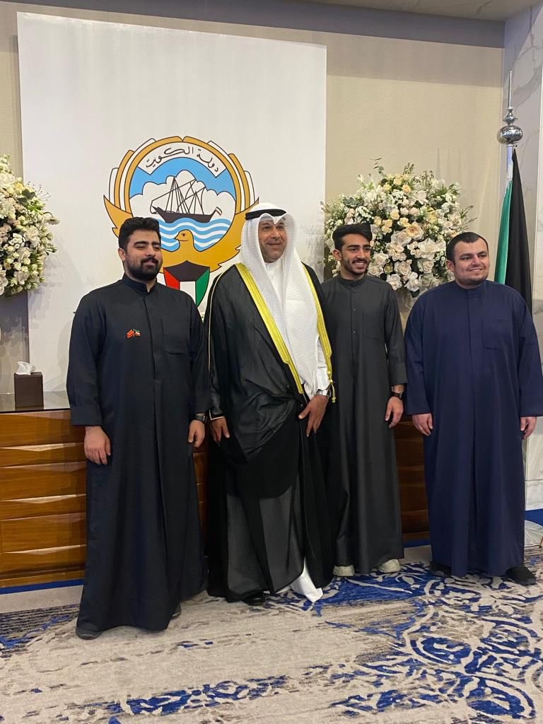 صور تجمع سعادة سفير دولة الكويت لدى مملكة البحرين الشيخ ثامر جابر الأحمد الصباح و رئيس المكتب الثقافي أ.د.محمد الدغيم واعضاء المكتب بالطلبة الدارسين في مملكة البحرين في حفل استقبال العيد الوطني ٦٢ و يوم التحرير ٣٢ #البحرين #الكويت #جخع