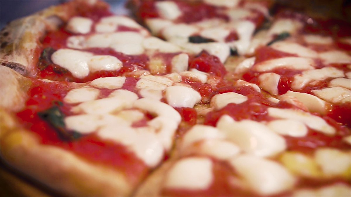 JackVideoEditor's tweet image. My first ever paid gig! I think I charged £50 for this entire filming n' editing job - in which a 1/5th of it was spent on buying a pizza after the shoot.

Shot on the trusty Canon 70D with a Sigma 18-35 f1.8 (which is now acting as an overtly expensive webcam).