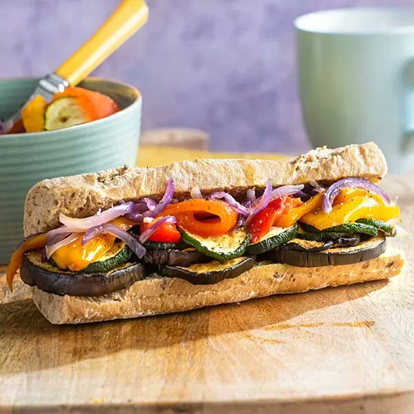 Happy Feasting Friday! 🌈 Taste the rainbow with this Courgette, Pepper and Aubergine Baguette, courtesy of @WCRF_UK in support of Cancer Prevention Action Week! GreatBritish #SarnieSwap #CPAW23
meatfreemondays.com/recipes/courge…