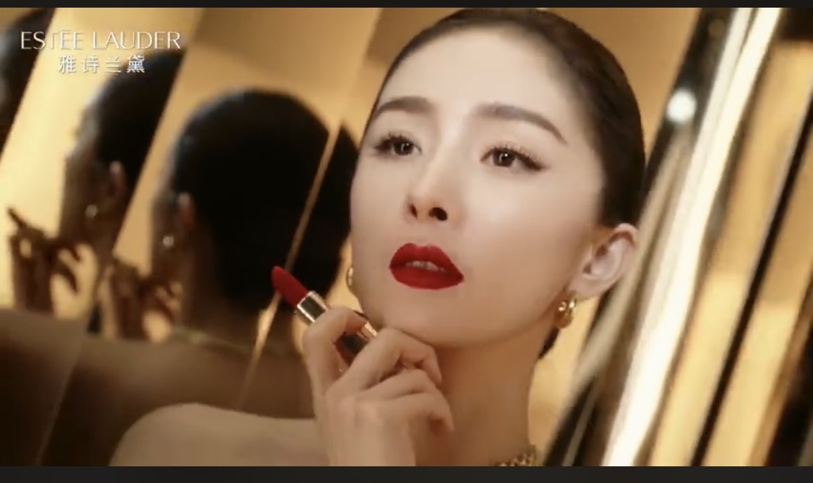 Queenbee_fox's tweet photo. Global spokesperson @EsteeLauder #YangMi 

😍😍she is a shining star 🌟 @esteelauder_ID https://t.co/RnT2yF3YHm