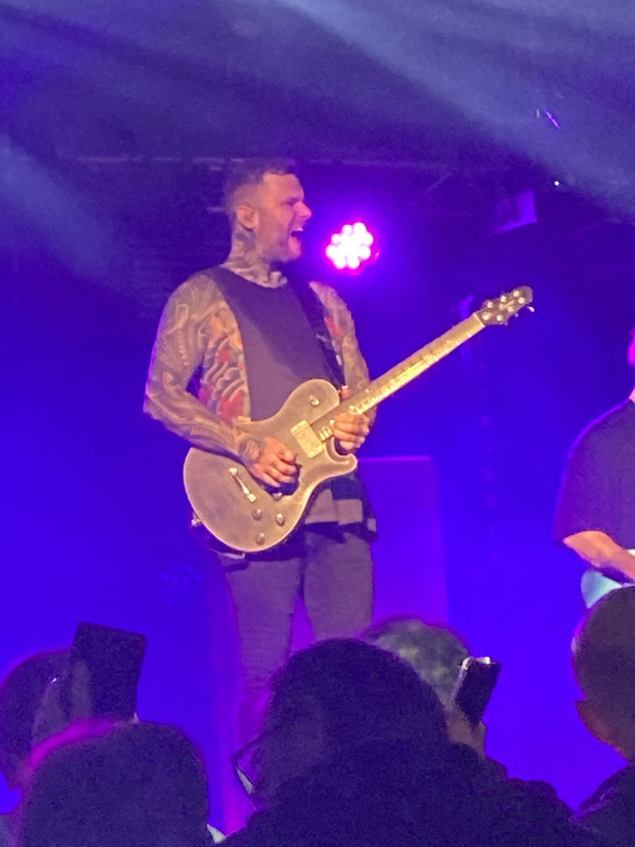 DawnCollins9's tweet photo. Just incredible night @EPICNorwich with the amazing @KrisBarrasBand truly stunning album #DeathValleyParadise #Wakemewhenitsover hugely resonates my pandemic experience .. beautiful x https://t.co/rWCVpQ389z