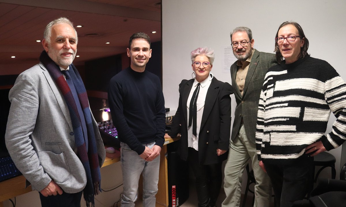 CULMINA EL PROYECTO DE MODERNIZACIÓN DE LA CASA DE LA CULTURA

Terminan los trabajos de digitalización del espacio escénico de la Casa de la Cultura, con una inversión de 100.000€, 61.000 aportados por el Gobierno Regional.
#CabanillasSeMueve

aytocabanillas.org/culmina-el-pro…