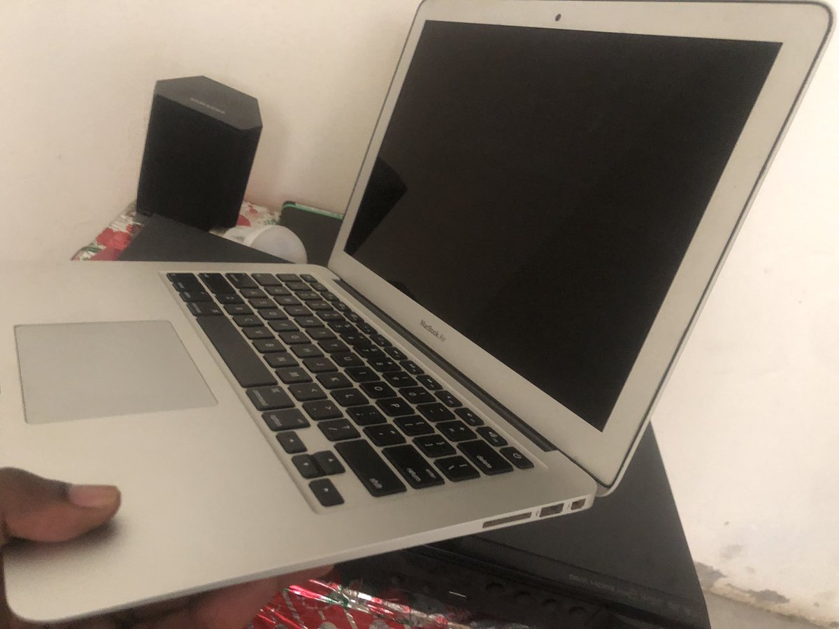 i_kabunda's tweet photo. For sell MacBook it is very 90 percent neat only serious people contact me on 0977358859 https://t.co/LcE5ptjLqD