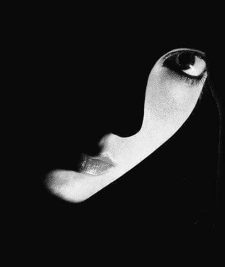 zaffarminhas799's tweet photo. خوبصورتی ہر وقت اس فکر میں مبتلا رہتی ہے کہ کیسے اسے برقرار رکھا جائے ، یہی فکر خوبصورتی کی خامی ہے ، https://t.co/YPt3eroxiG