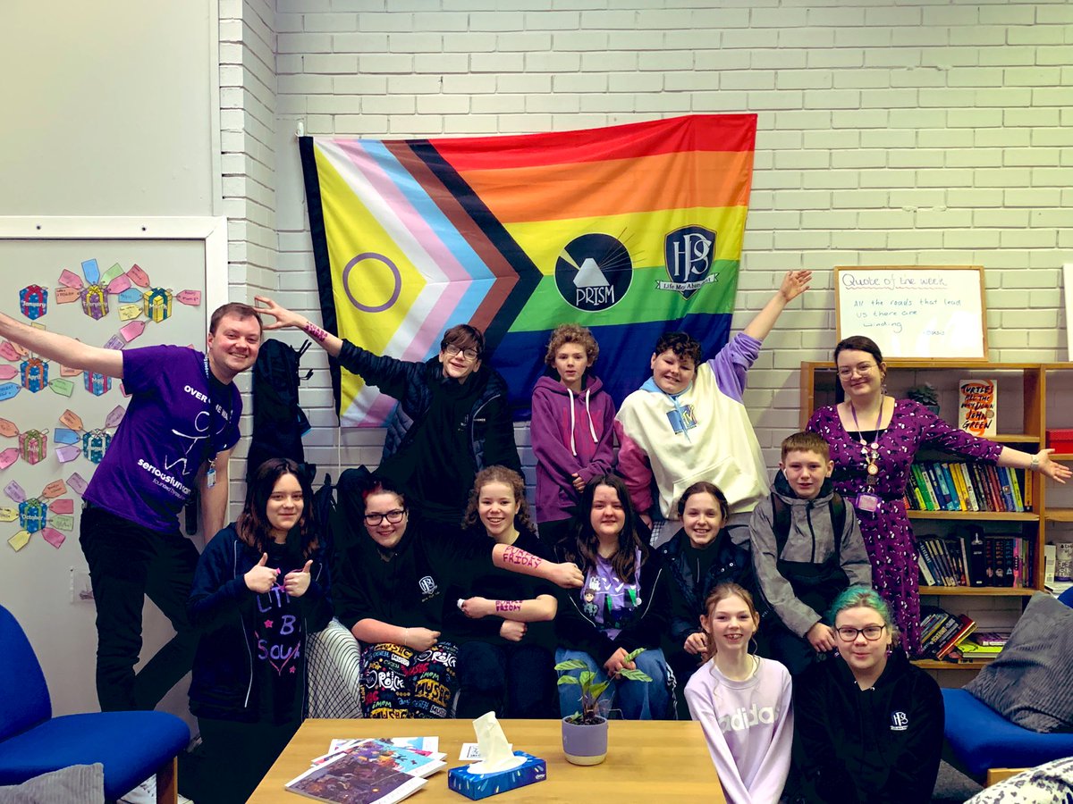 And we’re off! Super excited for our #PurpleFriday floorball tournament with @PerthParrots! 🌈💜🥳 #community #weAREphs @LGBTYS