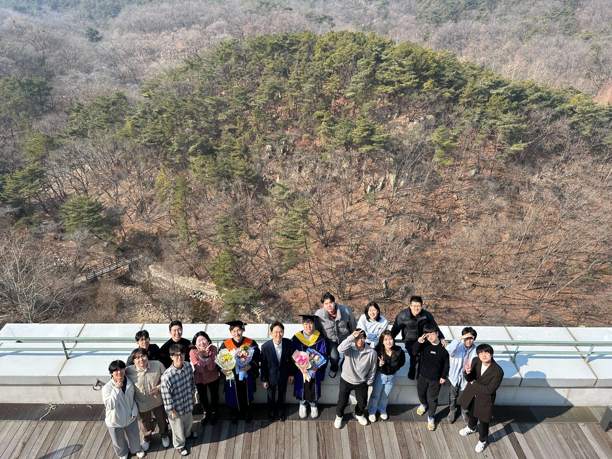 Wonderful day! 2 PhD <a href="/KongJuwon/">Juwon Kong</a> <a href="/yorum_hwang/">Yorum Hwang</a> and 1 Master <a href="/ryoungseob/">Ryoungseob Kwon</a> 

Congratulations to all of you and good luck in your next  career 💐🎉🥳

<a href="/snucals1/">Seoul National University CALS</a> <a href="/snucalspress/">Seoul National University CALS Press</a> <a href="/DechantBenjamin/">Benjamin Dechant</a> <a href="/LJiangong/">Jiangong Liu</a> <a href="/XiaosaiQ/">Sai Qu</a> <a href="/baecology/">Jeehwan Bae</a> <a href="/Blli628/">Bolun Li</a> <a href="/kinznice/">Jongmin Kim</a> <a href="/Yulin47136385/">Yulin Yan</a> <a href="/sidney_rhee/">Seungjoon</a> <a href="/Hyungsuk_Kimm/">CES Lab@SNU</a>