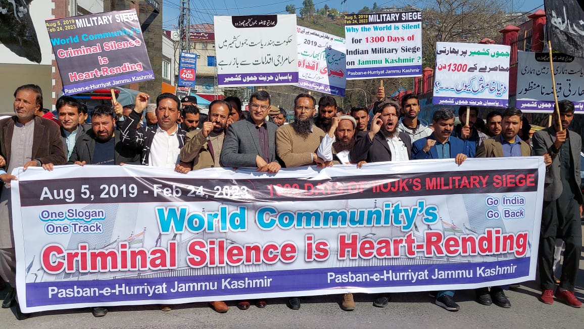 BalochS125's tweet photo. Pasban e Hurriyat J&amp;K org a peaceful protest against Indian steps in IIOJK Indian govt abrogated Article 370 &amp; 35A in IIOJK 1300 days ago thereby ldg to worst oppression and mil siege in the occupied territory.

#UnitedStates
#UnitedNations #Ukraine #kashmir #Pakistan https://t.co/akYC6hMGM4