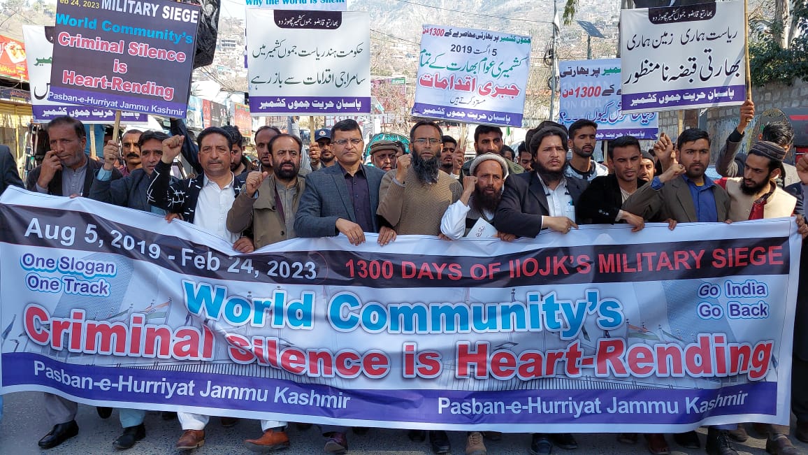 BalochS125's tweet photo. Pasban e Hurriyat J&amp;K org a peaceful protest against Indian steps in IIOJK Indian govt abrogated Article 370 &amp; 35A in IIOJK 1300 days ago thereby ldg to worst oppression and mil siege in the occupied territory.

#UnitedStates
#UnitedNations #Ukraine #kashmir #Pakistan https://t.co/akYC6hMGM4