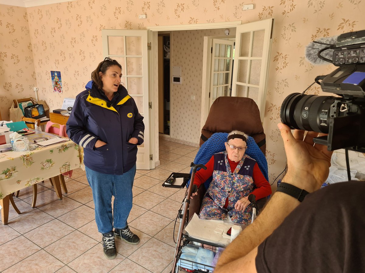LPNews_OCC's tweet photo. Marie, factrice sur la plateforme #Courrier de #Toulouges, exerce son métier avec passion, pour rendre service à tous ses clients.
🎥 Découvrez prochainement son portrait dans l'émission @Meteoalacarte sur @France3tv.
@GroupeLaPoste
#EngagéePourVous
#Proximité
@Enibas_Prod https://t.co/evpGPIGQPl