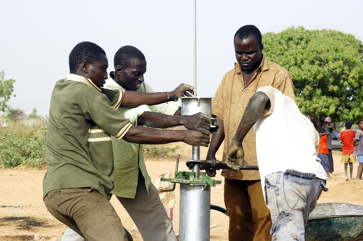 FairAction_Int's tweet photo. At FAIRACTION, we emphasise the significance of research and development (R&D) and applies the knowledge gained to deliver sustainable water infrastructure in our beneficiary communities.
#cleanwaterforall
#safewater
#sustainablewatersolution
#unsdg6
#target6.1
#unsdgs
#un https://t.co/XsD6GAlpAg