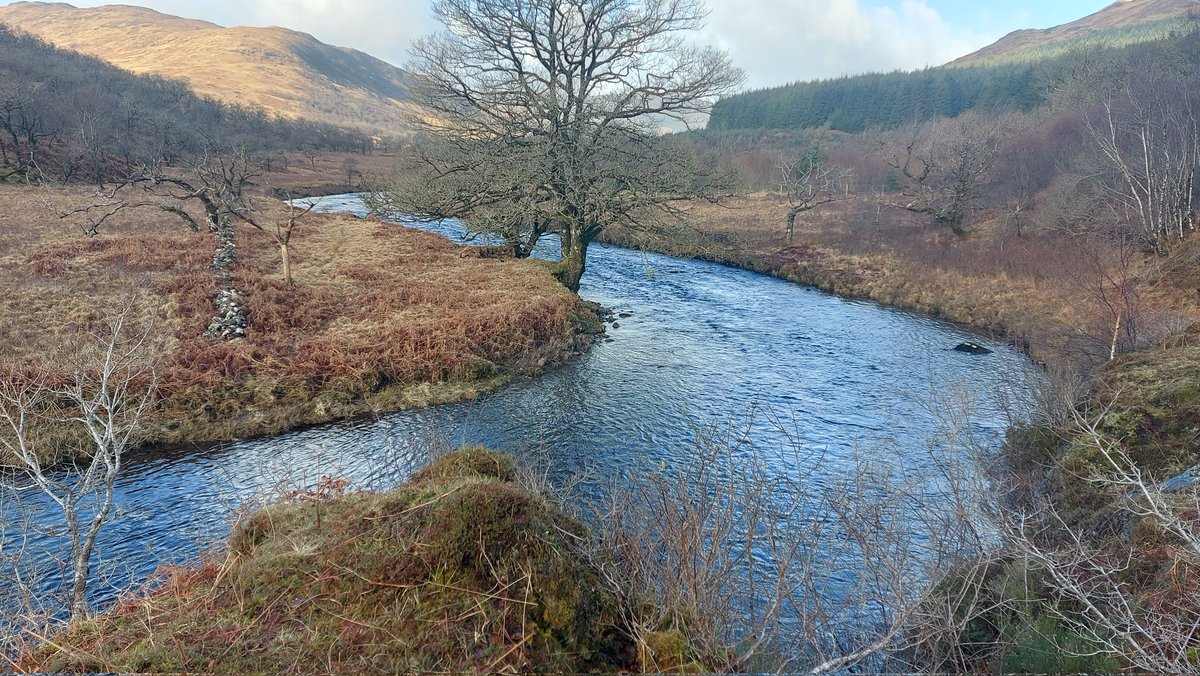Cuairt na maidne Morning walk by the Lussa River.