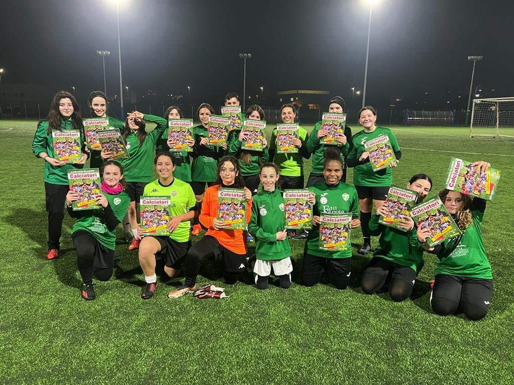 MonopoliCalcio's tweet photo. LE PANINI WEEKS TORNANO SUI CAMPI DI LEGA PRO ⚽️

📕 Sabato 25 febbraio in occasione del match Monopoli-Monterosi, ai cancelli di accesso allo stadio "Veneziani", saranno consegnati gratuitamente ai tifosi gli album @figurinepanini 2022/23.

#umnapl #paniniweeks https://t.co/j5CV7SpHl9