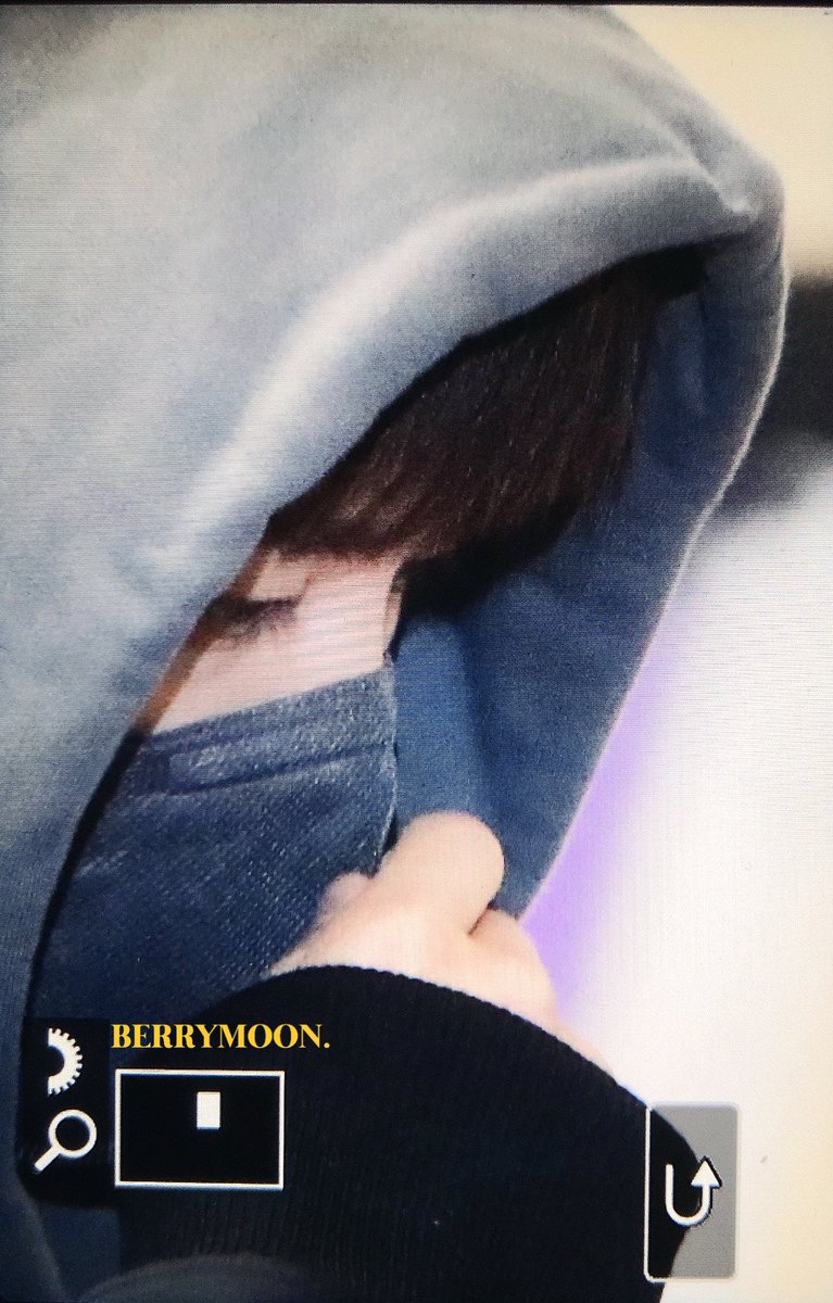 BerryMoon614's tweet photo. 230224 김포공항 출국
속눈썹 짱 예쁘다
#태일 #TAEIL #NCT127 https://t.co/Y0Qg1r9euz