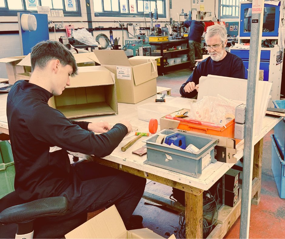 Welcome to our newest member of the team. Charlie joined us this week as the youngest in the company and was shown the ropes by Derek, the oldest in the business. Many years of experience are being passed down to the next generation of Bonzer technicians. 

#britishmanufacturing