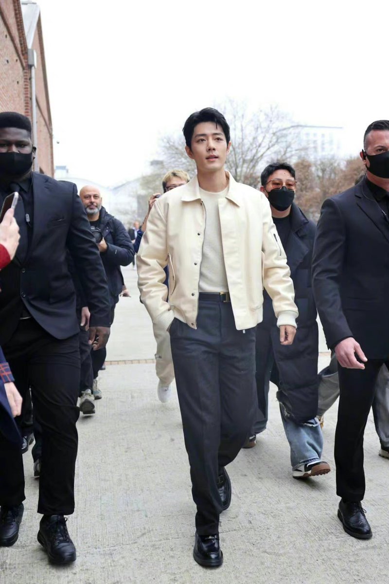 เข้าสู่ช่วงเจ้าชายออกพบปะประชาชนมั้ยหรือยังไงคะ งงเลอ ออร่าผู้ดี ความชนชั้นสูงนี้มันกระแทกใจสุดๆ ไอเริ้ปมาก🤟🏼

XIAO ZHAN TODS MFW 2023 

#XiaoZhan #XiaoZhanxTodsFW23 #XiaoZhanReadyForTods #XiaoZhanTodsRomance <a href="/Tods/">Tods</a>