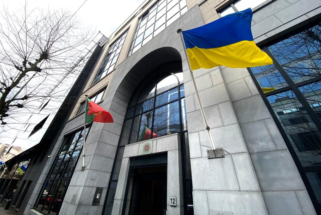 Since Day one, the EU 🇪🇺 has stood by the people of Ukraine. We are United! #WeStandWithUkraine Desde o 1º dia, a UE tem estado ao lado do povo ucraniano. Estamos unidos! 🇵🇹