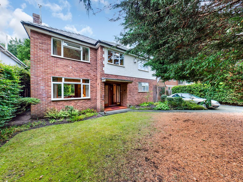 EweMoveFormby's tweet photo. This four-bed, detached house has just come onto the market in #Formby. In need of updating, it offers an ideal development opportunity with a fantastic garden that is a real haven for wildlife.😀

Contact EweMove 24/7 to arrange a viewing. 

https://t.co/ZiuK7Yloof https://t.co/oq3FhVNYUL