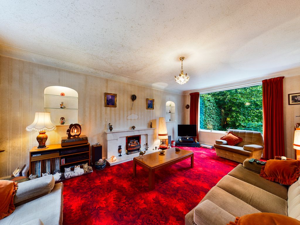 EweMoveFormby's tweet photo. This four-bed, detached house has just come onto the market in #Formby. In need of updating, it offers an ideal development opportunity with a fantastic garden that is a real haven for wildlife.😀

Contact EweMove 24/7 to arrange a viewing. 

https://t.co/ZiuK7Yloof https://t.co/oq3FhVNYUL