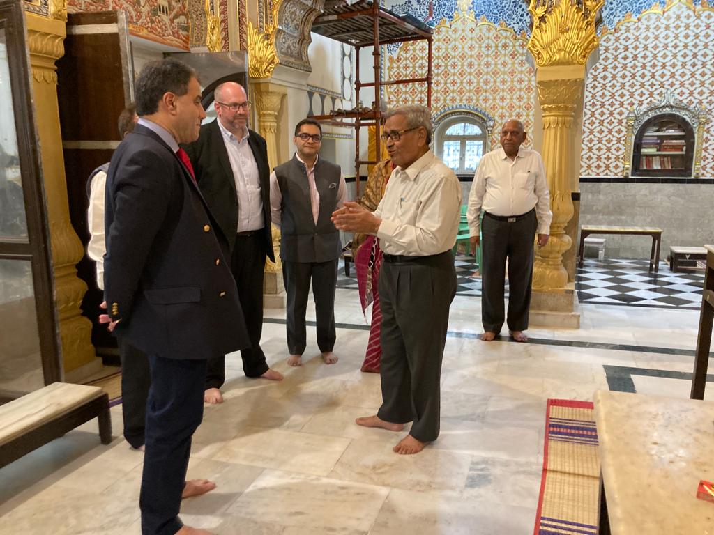 news_ub's tweet photo. Thanks to the Jain community in Delhi for welcoming our Chancellor @Lord_Bilimoria to Digambar Jain Mandir for a wonderful temple tour https://t.co/TaHvzyUuQx