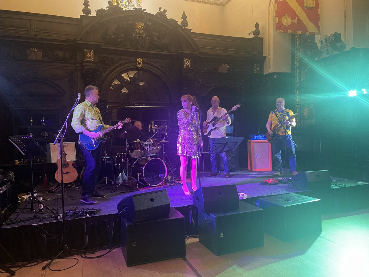 ChrisatMOUK's tweet photo. Congratulations to all for last night’s incomparable #rockforukraine concert. Big shout to @PhilBillingham @davidcroziercfp and gt to see consumer duty band in action @MyMoneyAlive @ovationchris @Jenny_Smyth @theactualpolson although it needs a Rickenbacker in there 😆👍🎸 https://t.co/mTGOtfGQBM