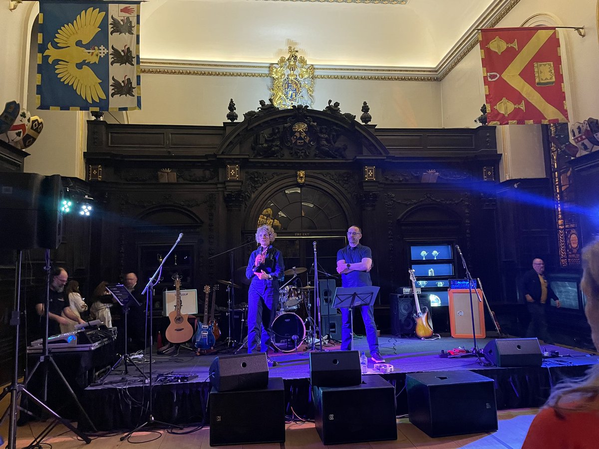 ChrisatMOUK's tweet photo. Congratulations to all for last night’s incomparable #rockforukraine concert. Big shout to @PhilBillingham @davidcroziercfp and gt to see consumer duty band in action @MyMoneyAlive @ovationchris @Jenny_Smyth @theactualpolson although it needs a Rickenbacker in there 😆👍🎸 https://t.co/mTGOtfGQBM