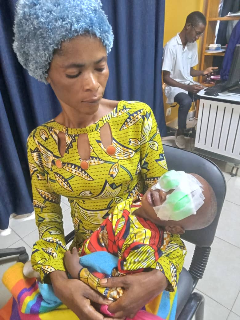 ctsoe's tweet photo. Congolese mom braught 2-yr-old to CTSOE in #Burundi.Diagnosed with cataracts,baby received successful surgery&amp;can see for 1st time. Francine grateful for quality care&amp;clinic's impact in changing lives.Donations make a difference.Thank you for your support!
#cataract #eyecare4all https://t.co/BOaJw6oA4O