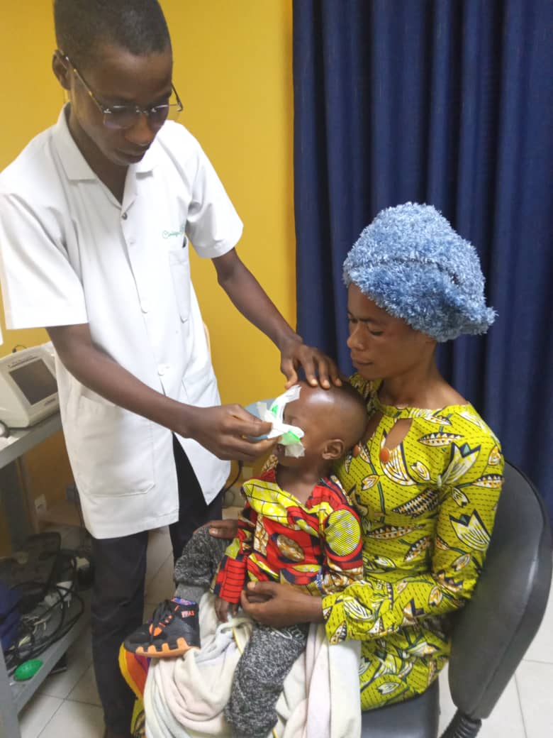 ctsoe's tweet photo. Congolese mom braught 2-yr-old to CTSOE in #Burundi.Diagnosed with cataracts,baby received successful surgery&amp;can see for 1st time. Francine grateful for quality care&amp;clinic's impact in changing lives.Donations make a difference.Thank you for your support!
#cataract #eyecare4all https://t.co/BOaJw6oA4O