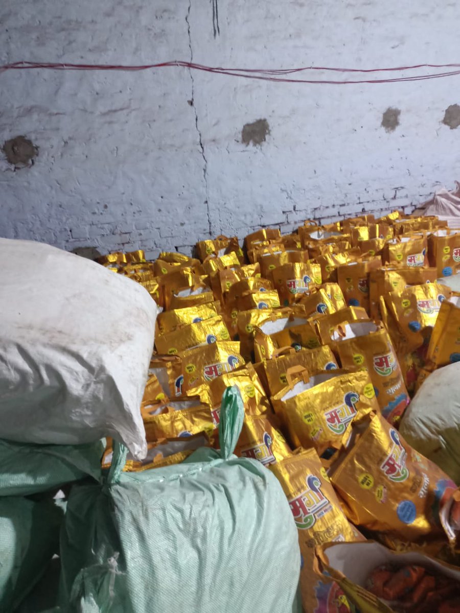dcp_outernorth's tweet photo. Beware of FAKE !!!

Team of P.S Swaroop Nagar #OuterNorth district seized a huge quantity of fake Color and Gulal being prepared and packed in the brand name of Cock Brand, Gold Gulal. A case has been registered and investigation is in progress.

#DelhiPoliceUpdates https://t.co/EDk11xb3Bd