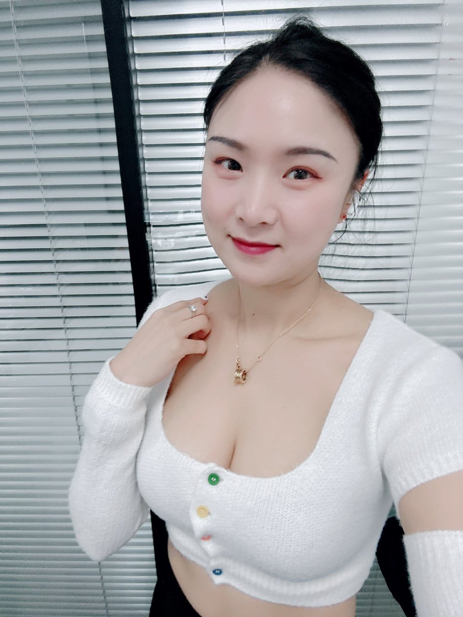 GroseStarr's tweet photo. 希望我的微笑可以给你带来快乐！ https://t.co/d8r91uB79q
