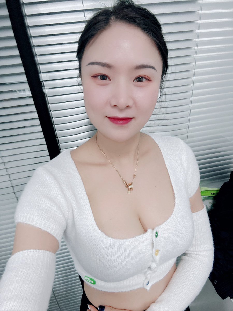 GroseStarr's tweet photo. 希望我的微笑可以给你带来快乐！ https://t.co/d8r91uB79q
