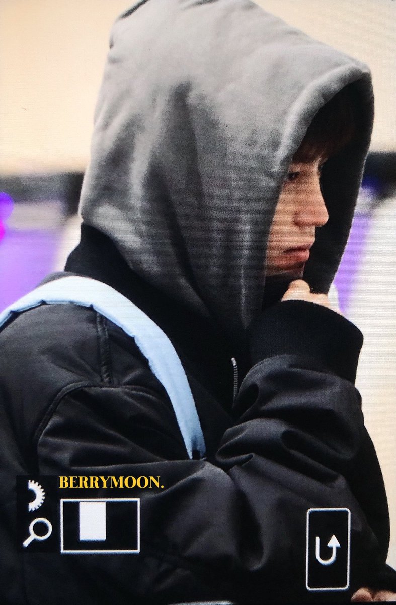BerryMoon614's tweet photo. 230224 김포공항 출국
쀼쀼ㅡ3ㅡ
#태일 #TAEIL #NCT127 https://t.co/xY6Cjb6DIX