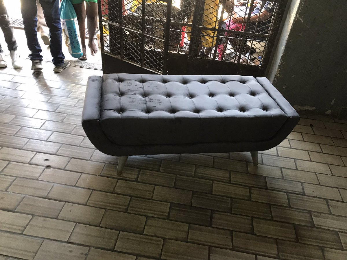 Lil_sheu32's tweet image. Classics

#sofa #uphostery #chesterfield #exhibition #events #MassCountry #enhle