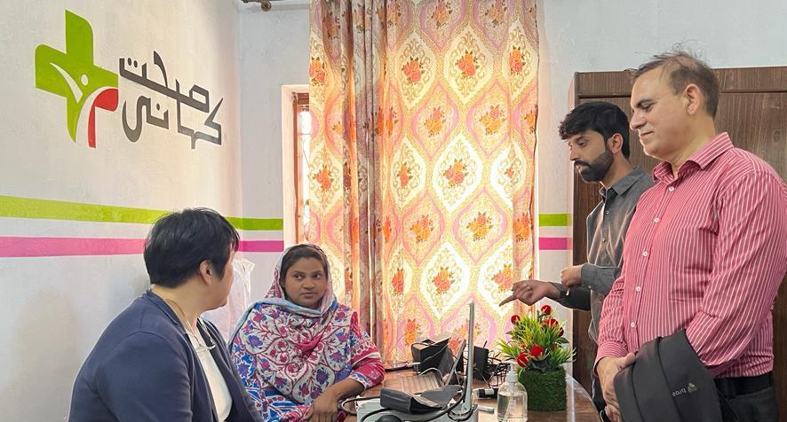 MoitOfficial's tweet photo. Delegation of Ministry of IT and Telecommunication and International Telecommunication Union (ITU) along with Universal Service Fund (USF), Sehat Kahani, Teletaleem and Telecommunication Development Bureau visited the 'Gokina Smart Village' on Friday. https://t.co/aQIrkySVqP