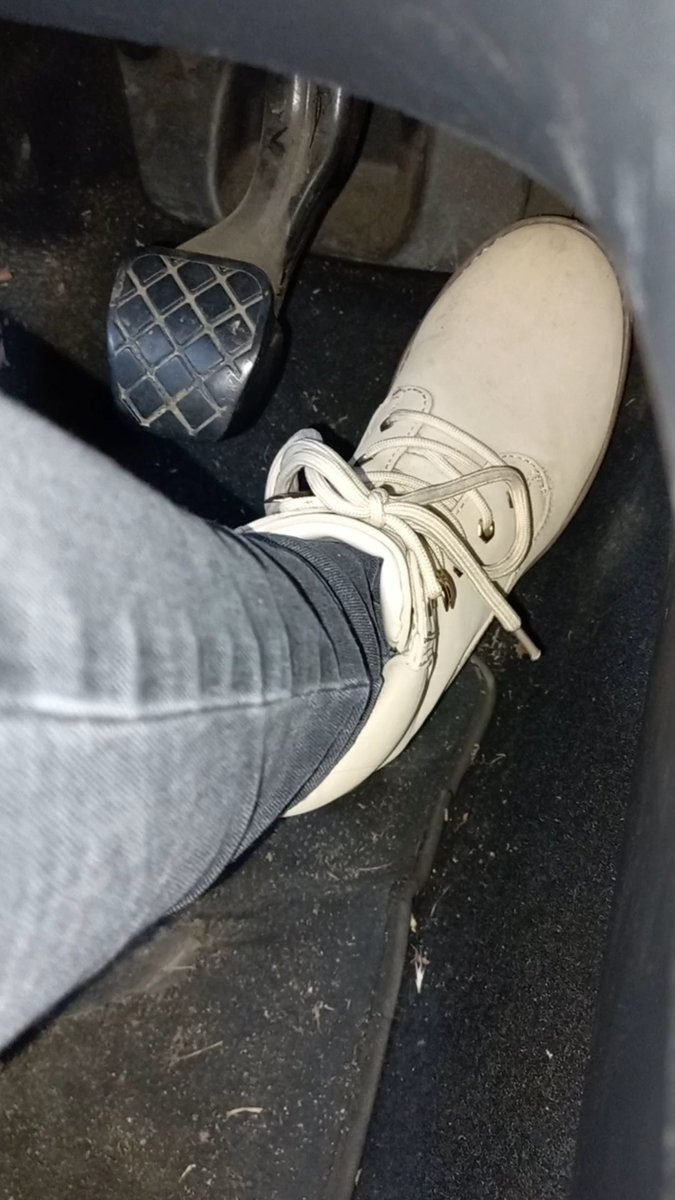 FeetNasti's tweet photo. Uwielbiam czuć pod stopą władzę 😈 pedalpumping feet feetfetish dominacja findom https://t.co/yi2jguwCNk