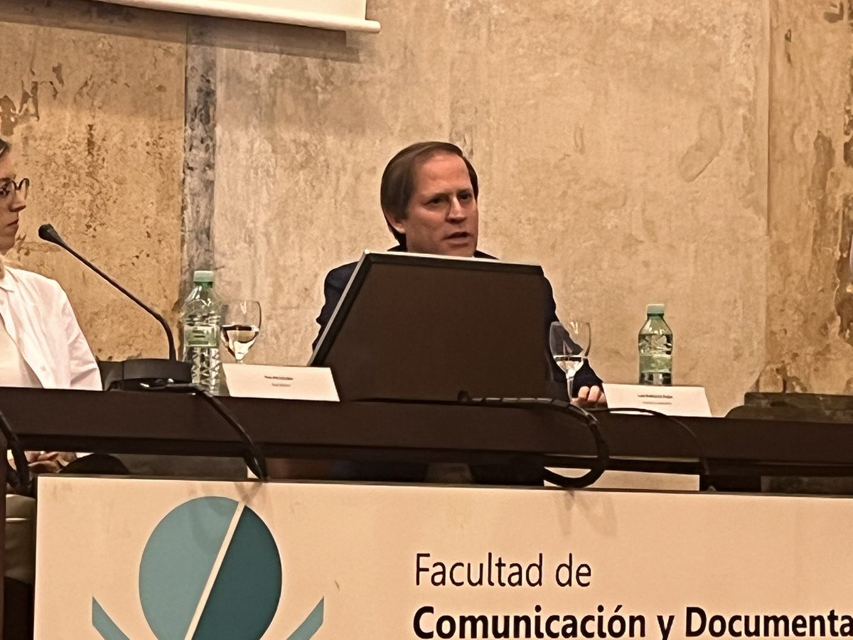 juanangeljodar's tweet photo. Excelente Mesa Redonda en el FORO ANDALUCIA INFLUYE en la Facultad de Comunicaciont y Documentación de la Universidad de Granada, con los influencers andaluces @Azul_Mistico @elprofeinquieto @GutierrezRojasL @orientandujar https://t.co/WXRzr3IxPP