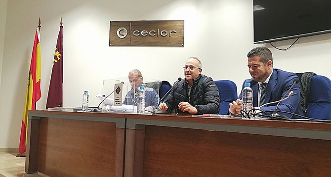 Murdiario's tweet photo. Ginés Basilio, nuevo presidente de la Unión Comarcal de Comerciantes de Lorca https://t.co/X1yYIFwsQM a través de @Murdiario 

@CECLOR_  @UNIONDECOMERCI1 https://t.co/pAPyWonPDe